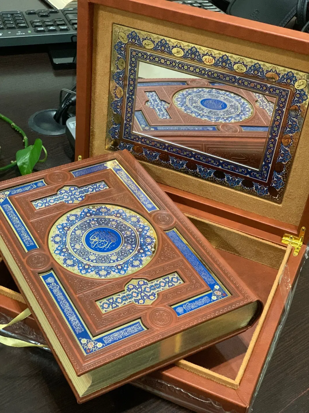 قرآن نفیس،قرآن چرمی،قرآن معطر،قرآن صادراتی|کتاب و مجله مذهبی|تهران, فلسطین (میدان انقلاب)|دیوار