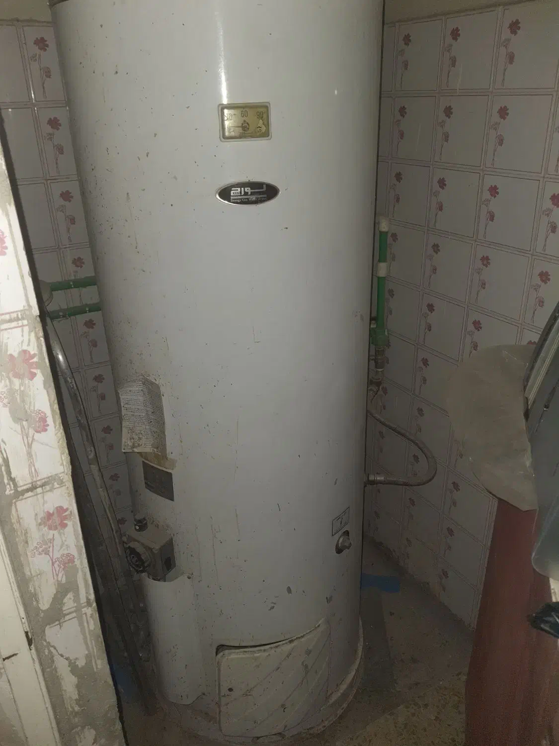 آب گرمکن ایستاده گازی ۵۰۰۰۰۰۰ تومان|آبگرمکن، پکیج، شوفاژ|قزوین, |دیوار