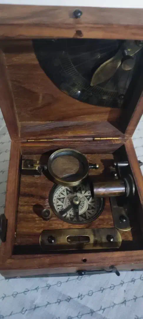 قطب نما|کلکسیون اشیاء عتیقه|ابریشم, |دیوار