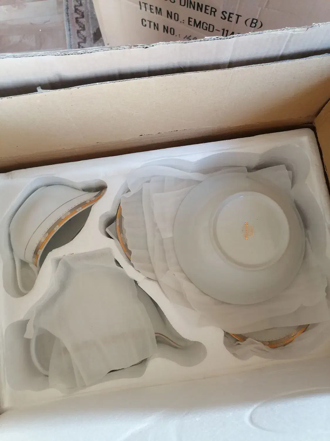 سرویس چینی 18 نفره خارجی آک|ظروف سرو و پذیرایی|اصفهان, شهرک سلامت|دیوار