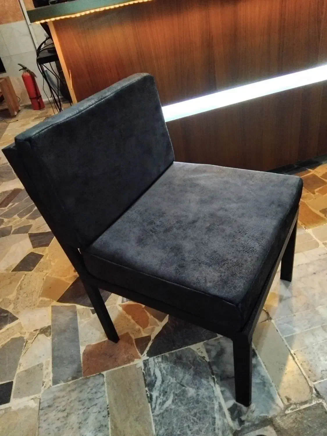 صندلی فلزی تک نفره مناسب کافه و ...|صندلی و نیمکت|ساری, |دیوار