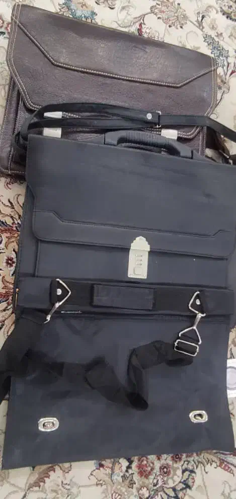 سه عدد کیف|کیف، کفش، کمربند|فولادشهر, B4|دیوار