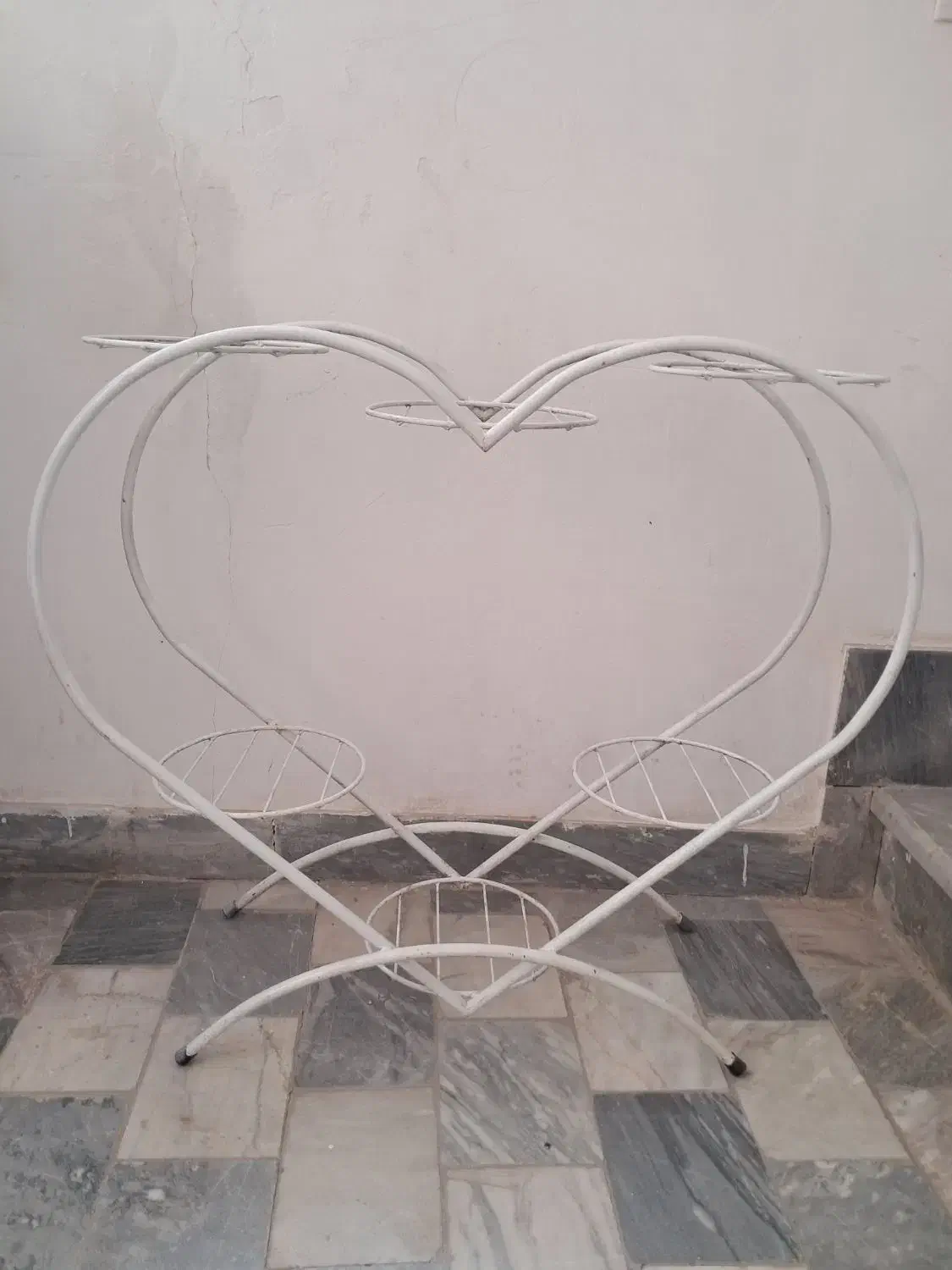 استند گل قلبی|گل و گیاه طبیعی|رباطکریم, رباطکریم|دیوار