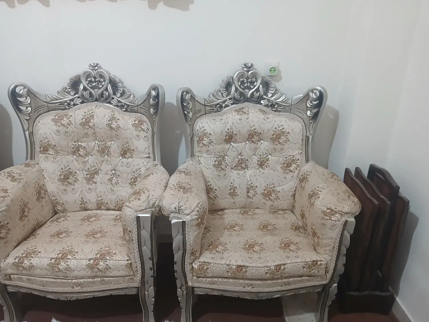 یک دست مبل سلطنتی ۹ نفر. چوب کامل ۷میلیون|مبلمان خانگی و میز عسلی|قم, شهرک مهدیه|دیوار