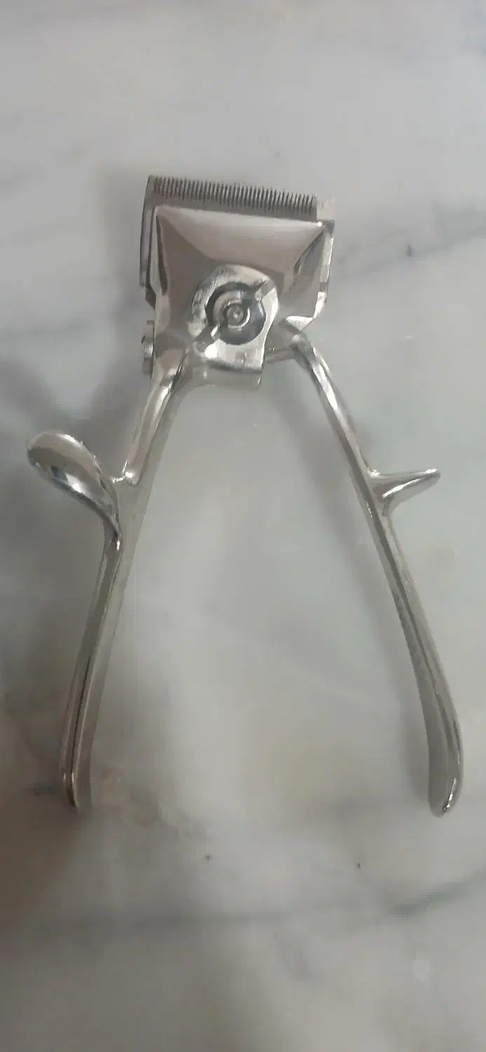 کلکسیونی|کلکسیون اشیاء عتیقه|رباط‌کریم, الارد|دیوار