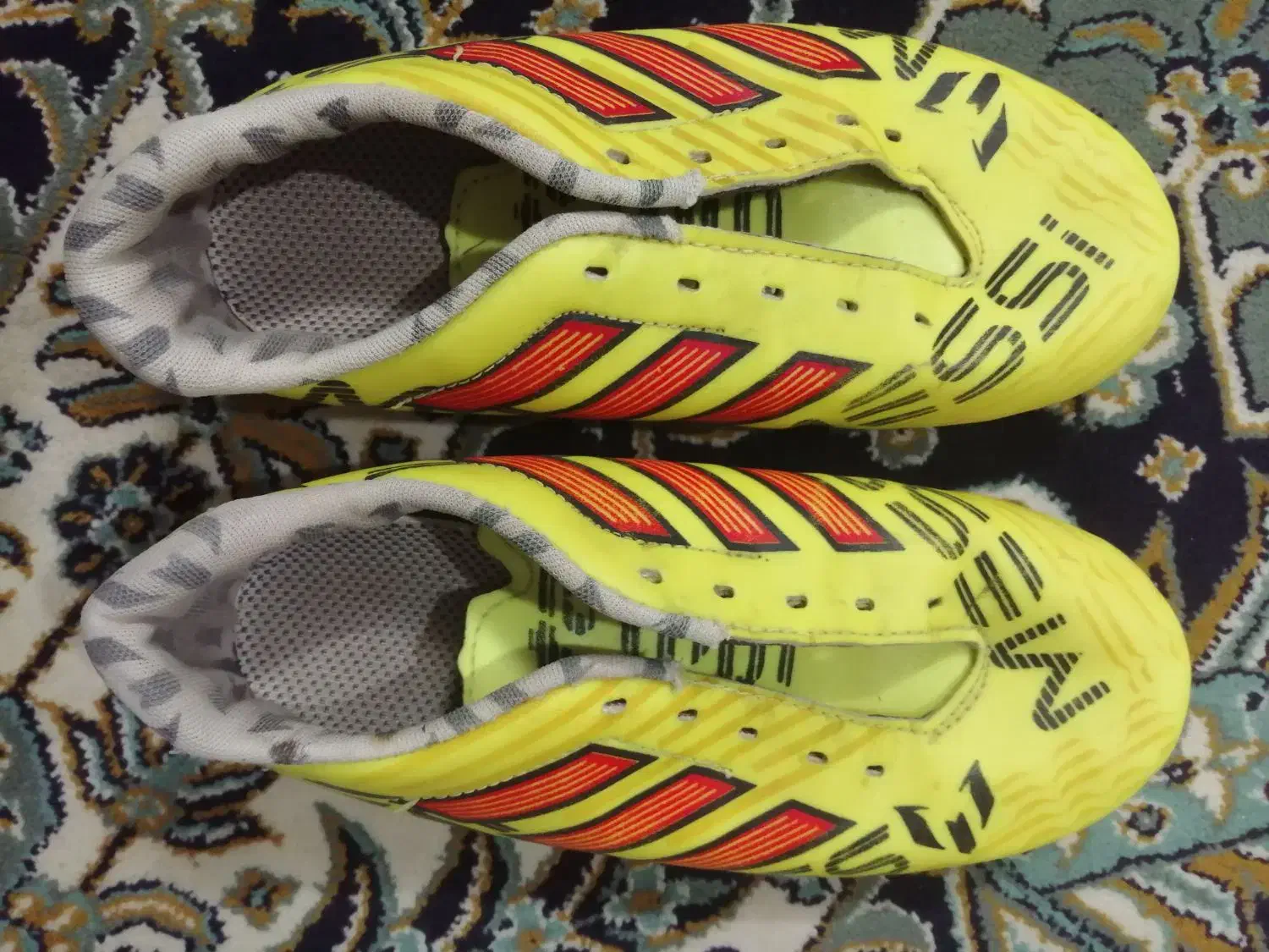 کفش چمن و لباس ورزشی|تجهیزات ورزشی|تربت جام, جامی|دیوار