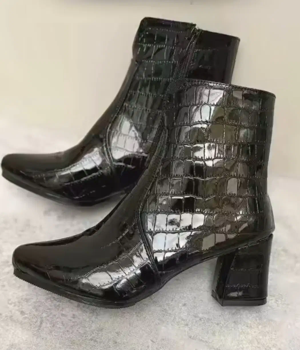 بوت زیبا و شیک نو و پا نخورده|کیف، کفش، کمربند|سمنان, |دیوار