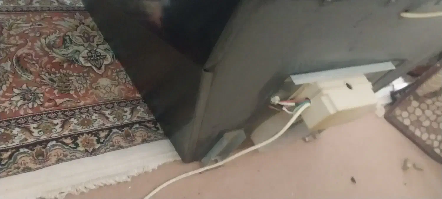 هود بیمکث|هود|همدان, |دیوار