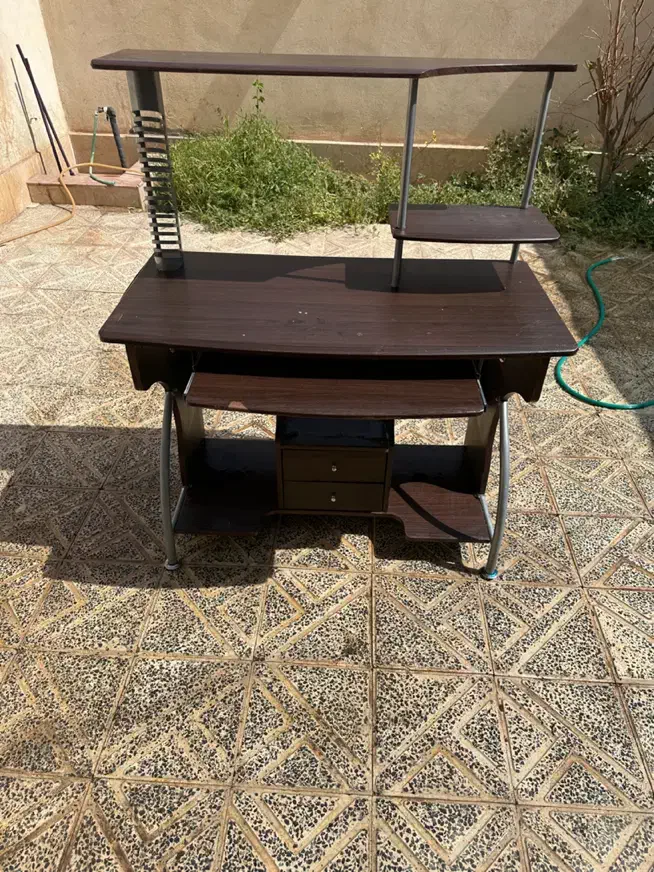 میز کامپیوتر کاملا سالم بفروش میرسد|میز تحریر و کامپیوتر|بم, |دیوار