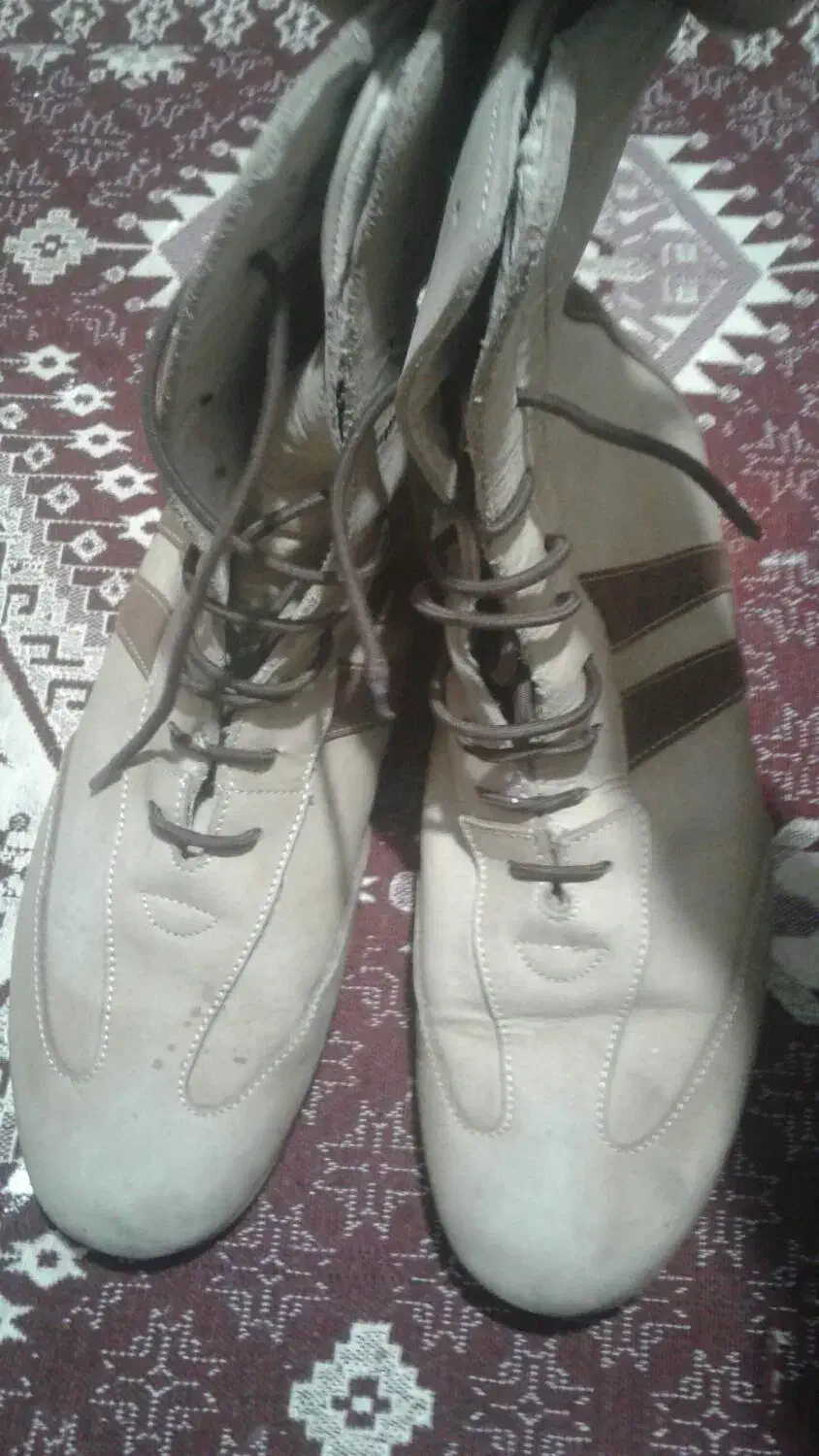 پوتین  سالم سالم  بدون ی زر پارکی و خراش ۲۰۰|کیف، کفش، کمربند|رشت, سلیمانداراب|دیوار