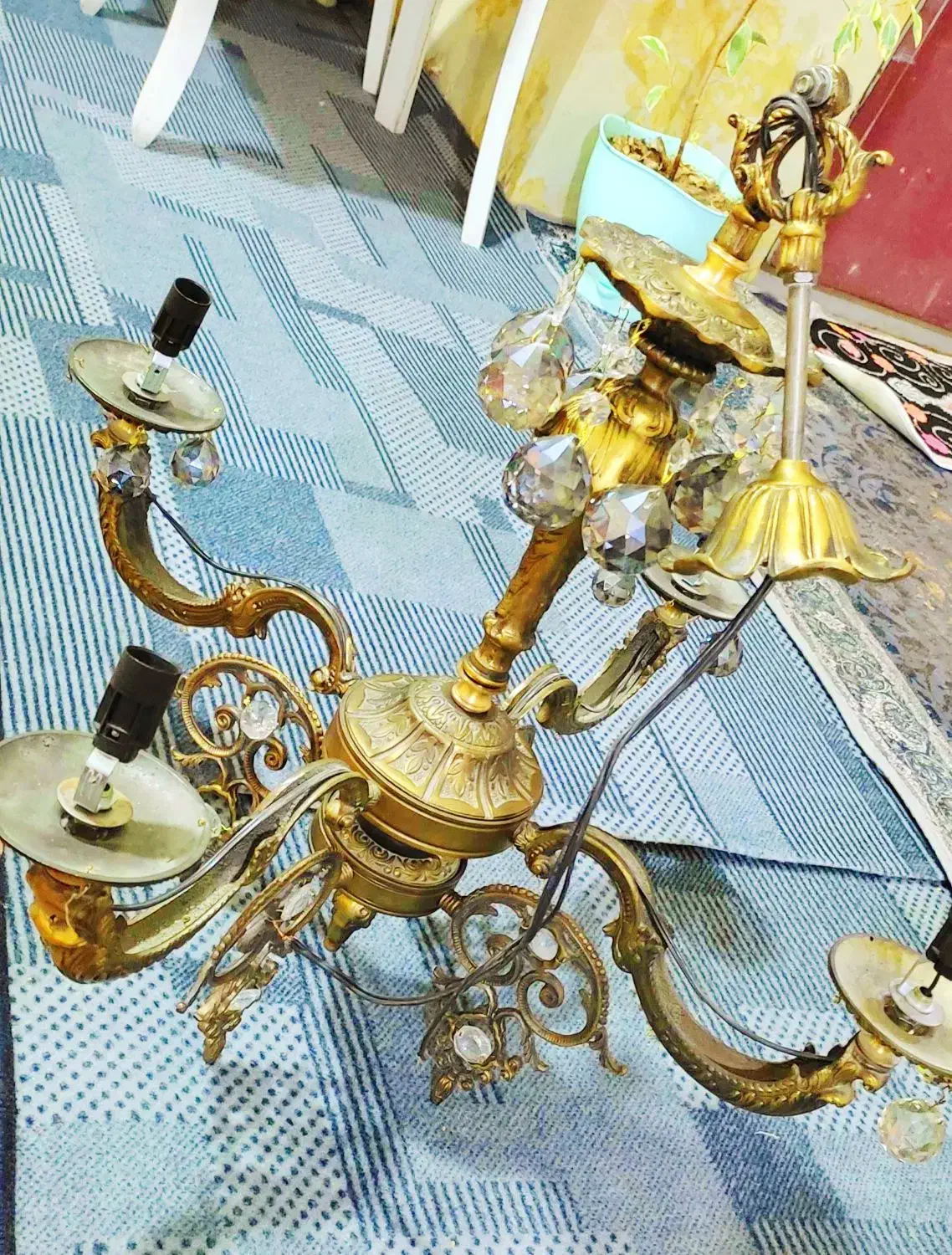لوستر برنجی سنگین.آینه شمعدان  .یک عدد ساعت قدی|آینه|شازند, |دیوار