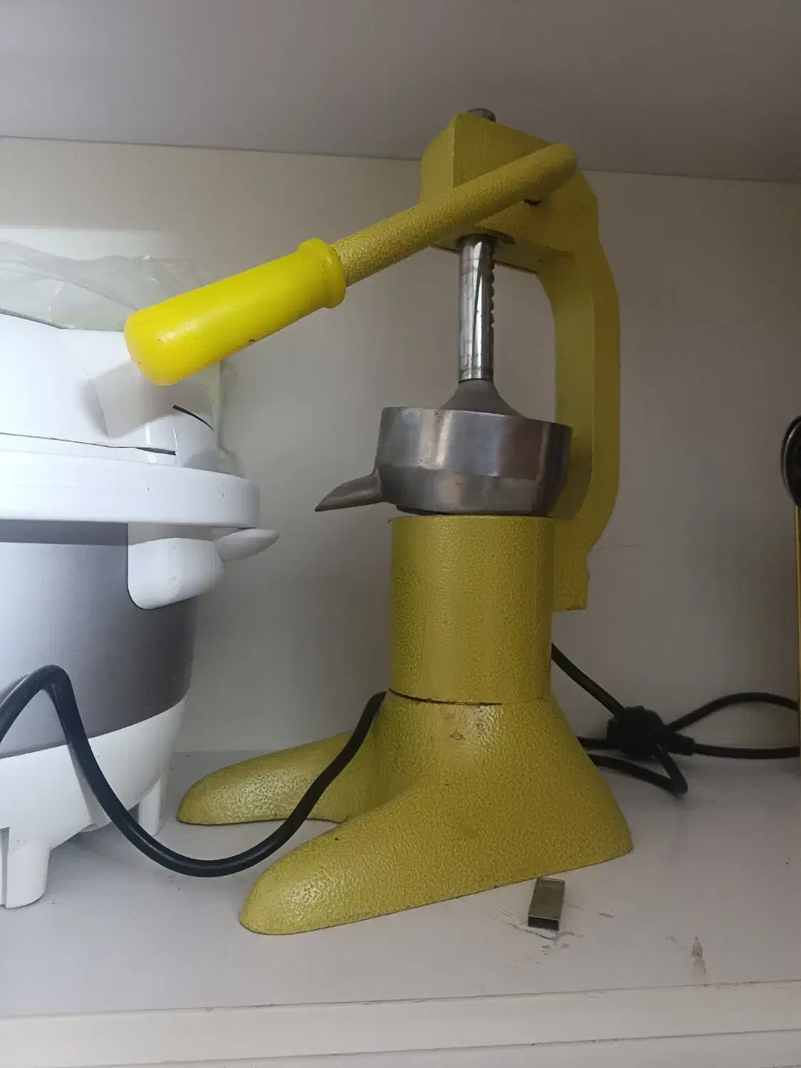 آب انار گیری|آبمیوهگیر و آبمرکباتگیر|قم, نوقطار|دیوار