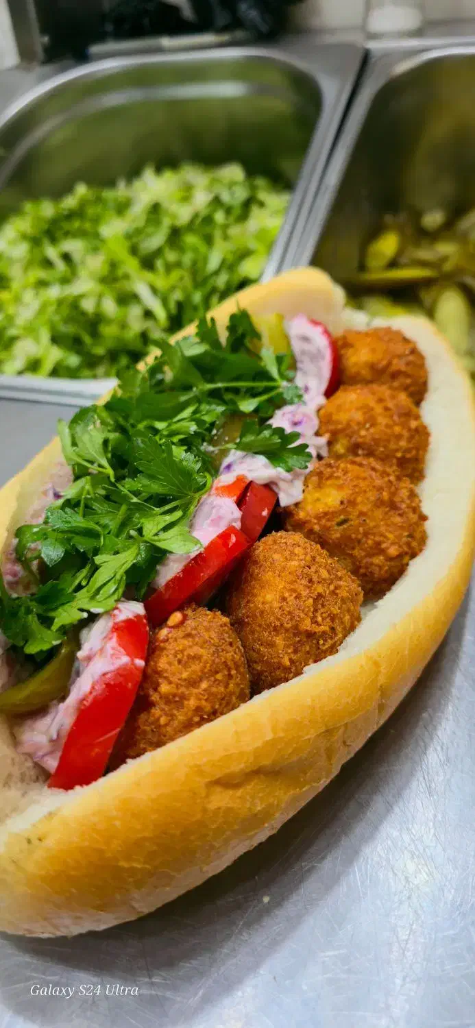 ساندویچی|استخدام خدمات فروشگاه و رستوران|کازرون, |دیوار