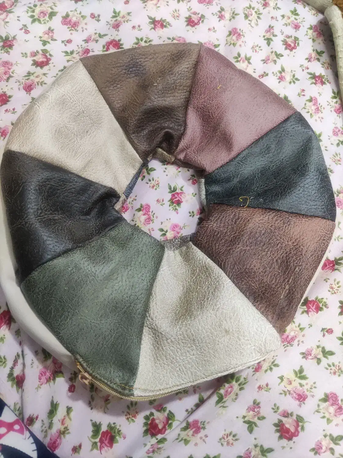 تشک دونات|تشک تختخواب|گلبهار, شهر جدید گلبهار|دیوار