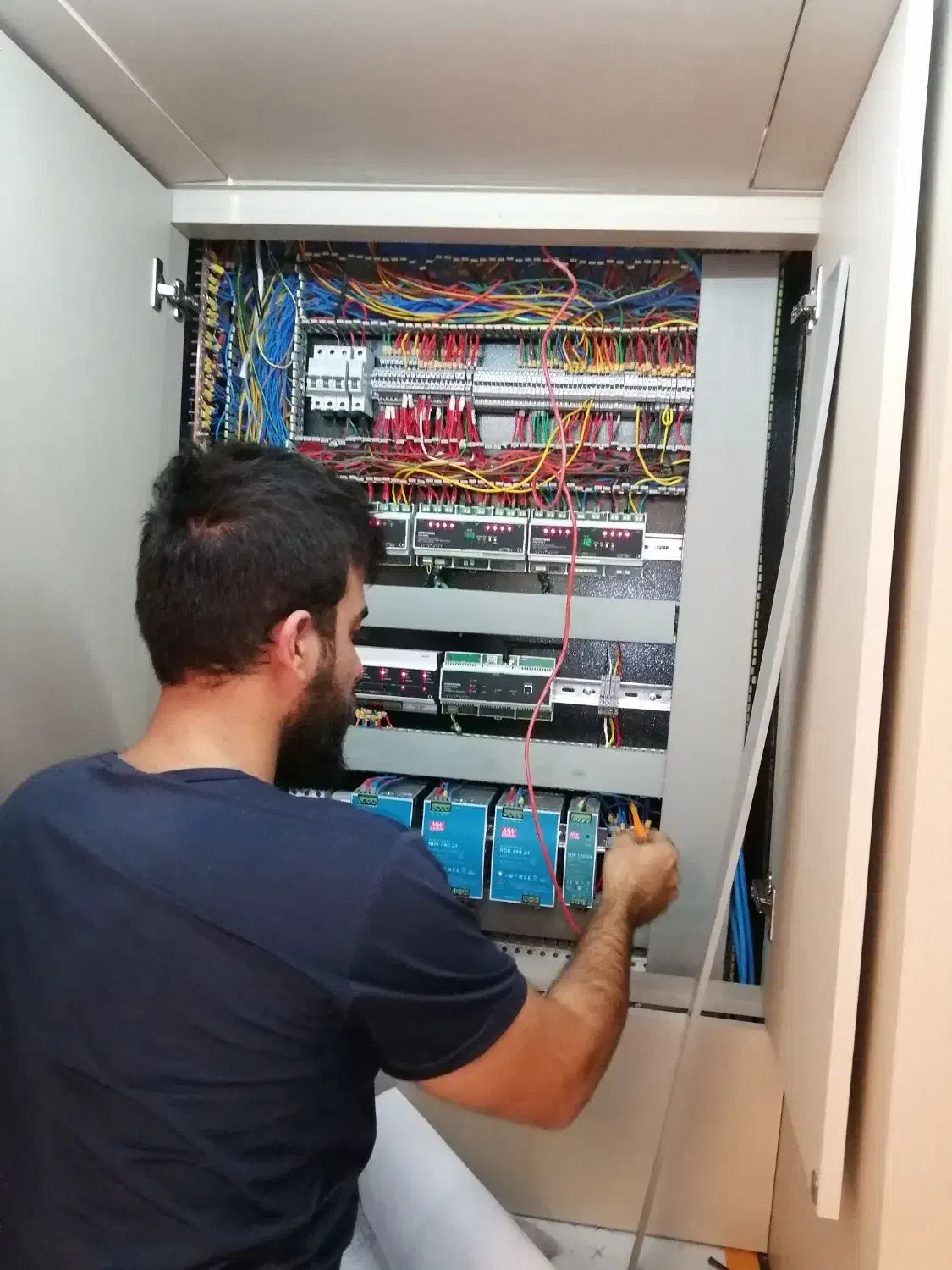 برقکار،تعمیر کار دوربین،دزدگیر نصاب لوستر، برق کار|خدمات پیشه و مهارت|تهران, سعادتآباد|دیوار