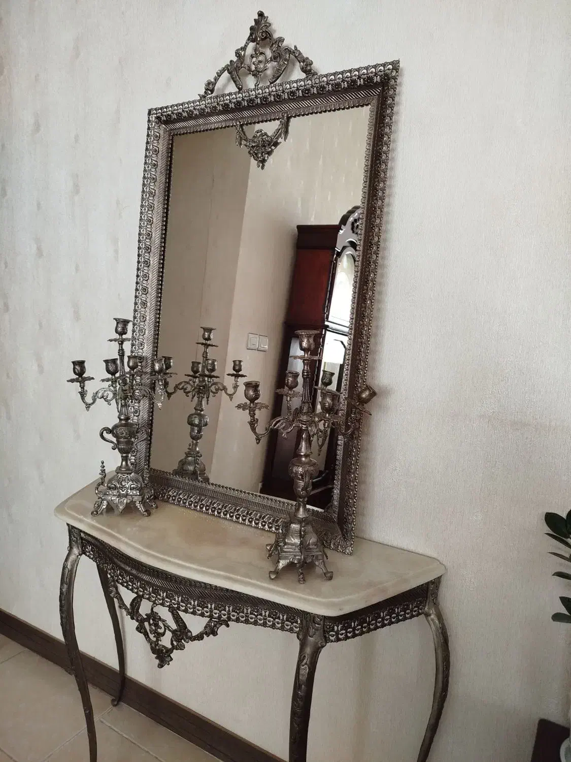 آینه و شمعدان|آینه|گلبهار, شهر جدید گلبهار|دیوار