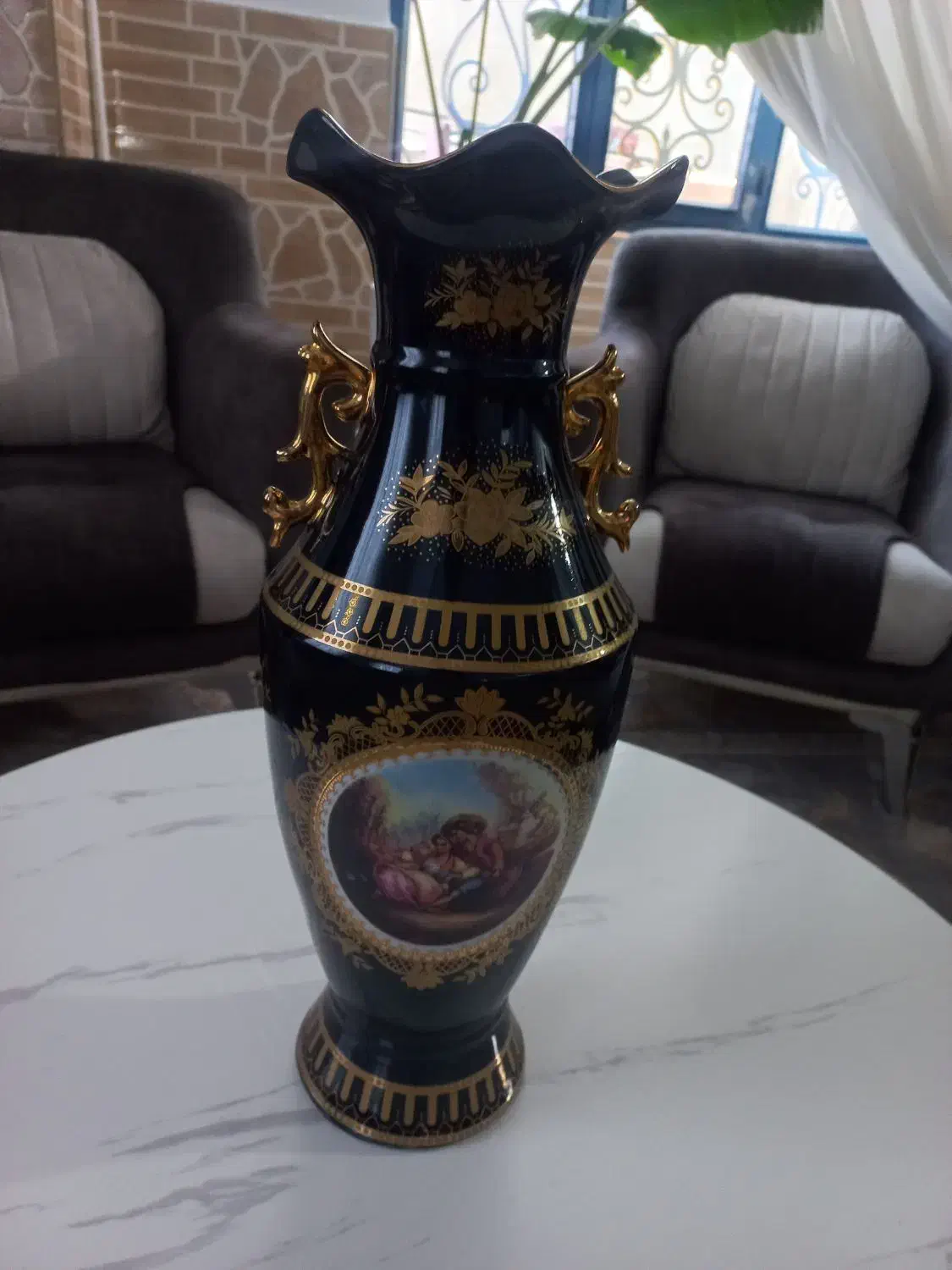 گلدان بزرگ سورمه ای طلاکوب با یه ترگ کوچیک|صنایع دستی و سایر لوازم تزئینی|هشتگرد, شهرک بعثت|دیوار