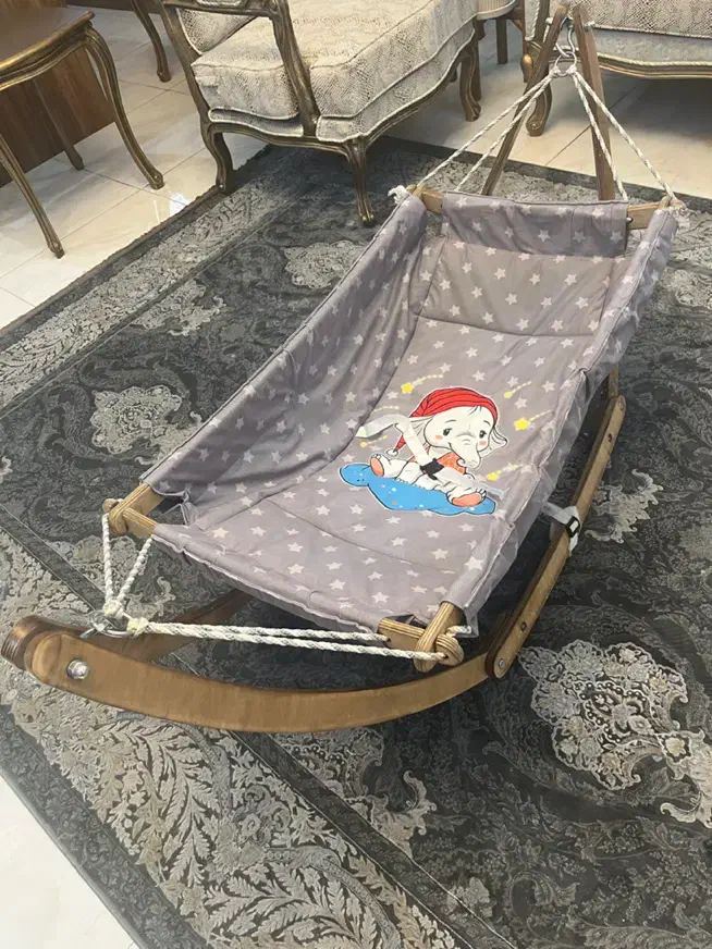 گهواره چوبی تاشو کودک|تخت و صندلی بچه|شهریار, شهرک وائین|دیوار