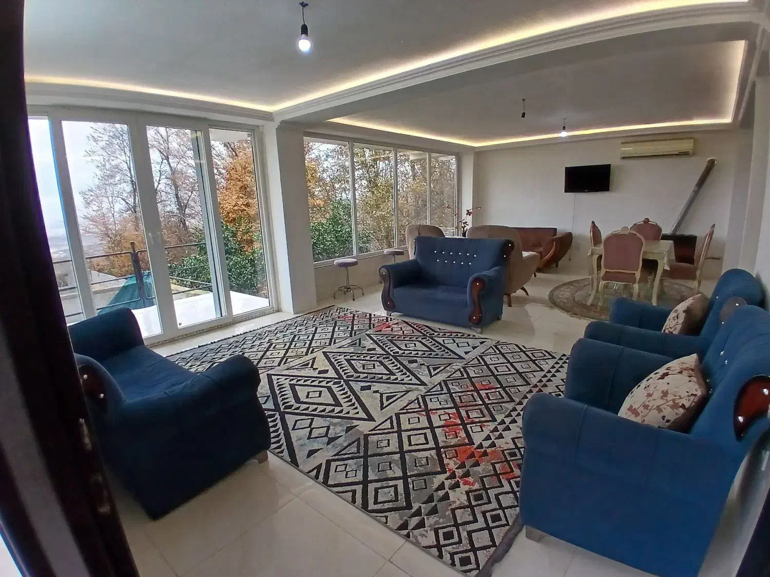 ویلای جنگلی با ویو شاه نشین در مازندران قائمشهر|اجارهٔ کوتاه‌مدت ویلا و باغ|قائم‌شهر, |دیوار