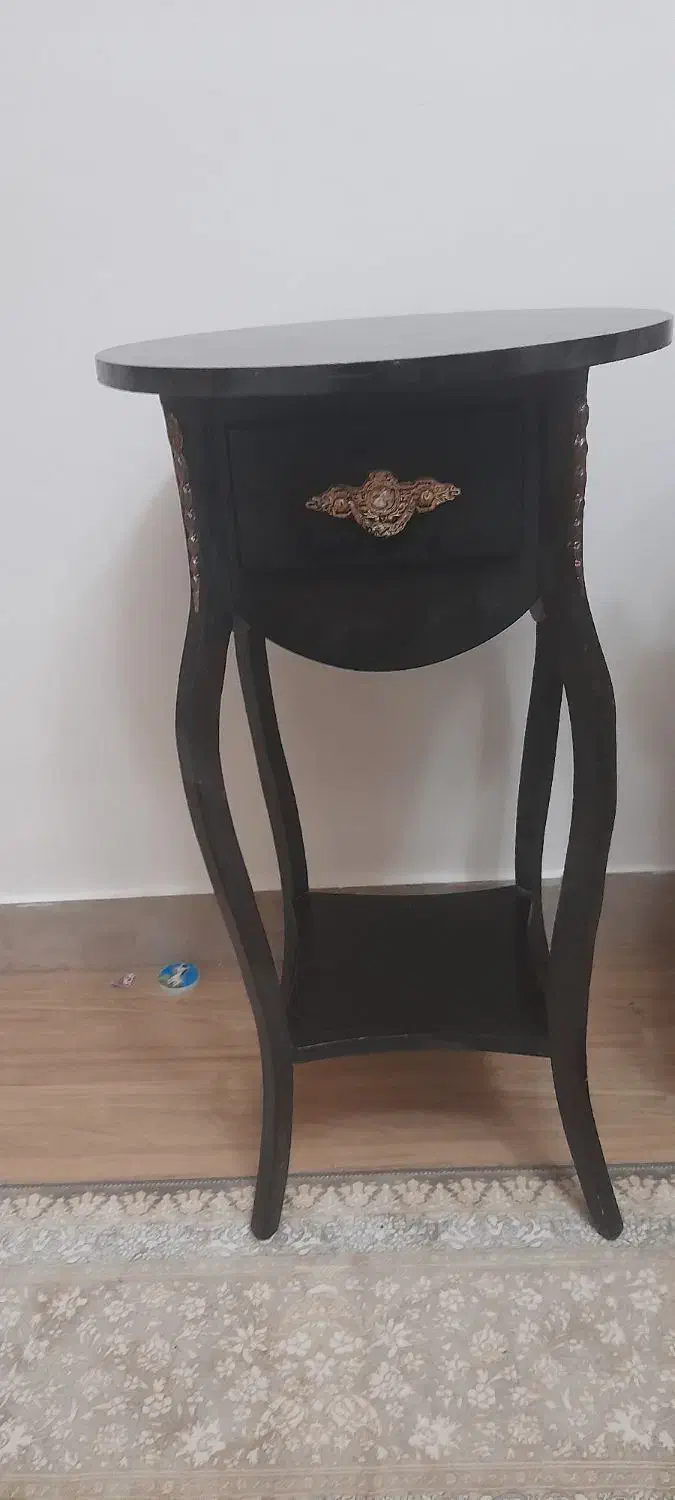 میز تلفن چوبی|میز تلفن|سبزوار, قصبه اب یمین|دیوار