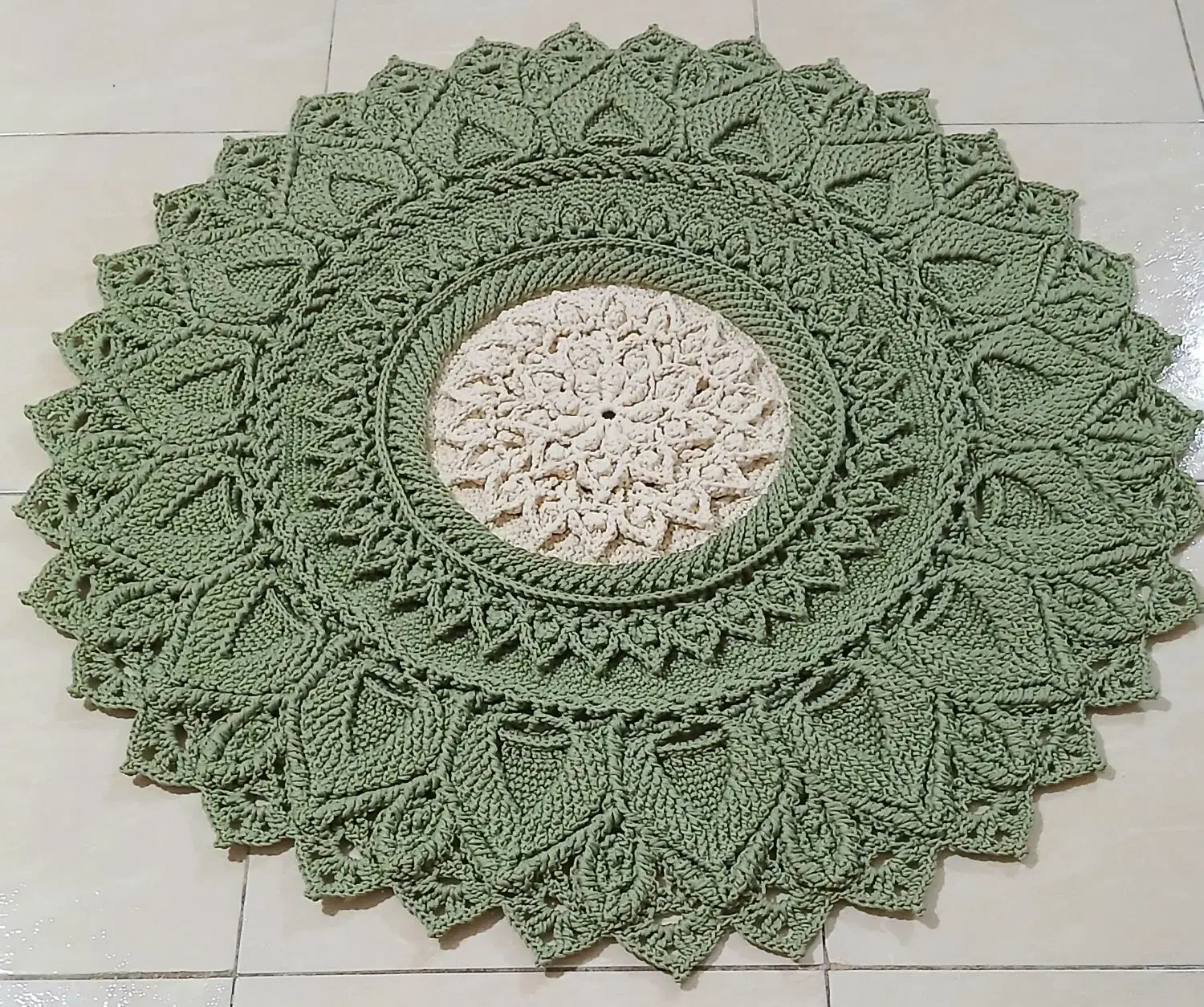 فرشینه شیری رنگ ا متری|پادری|تهران, علی‌آباد|دیوار