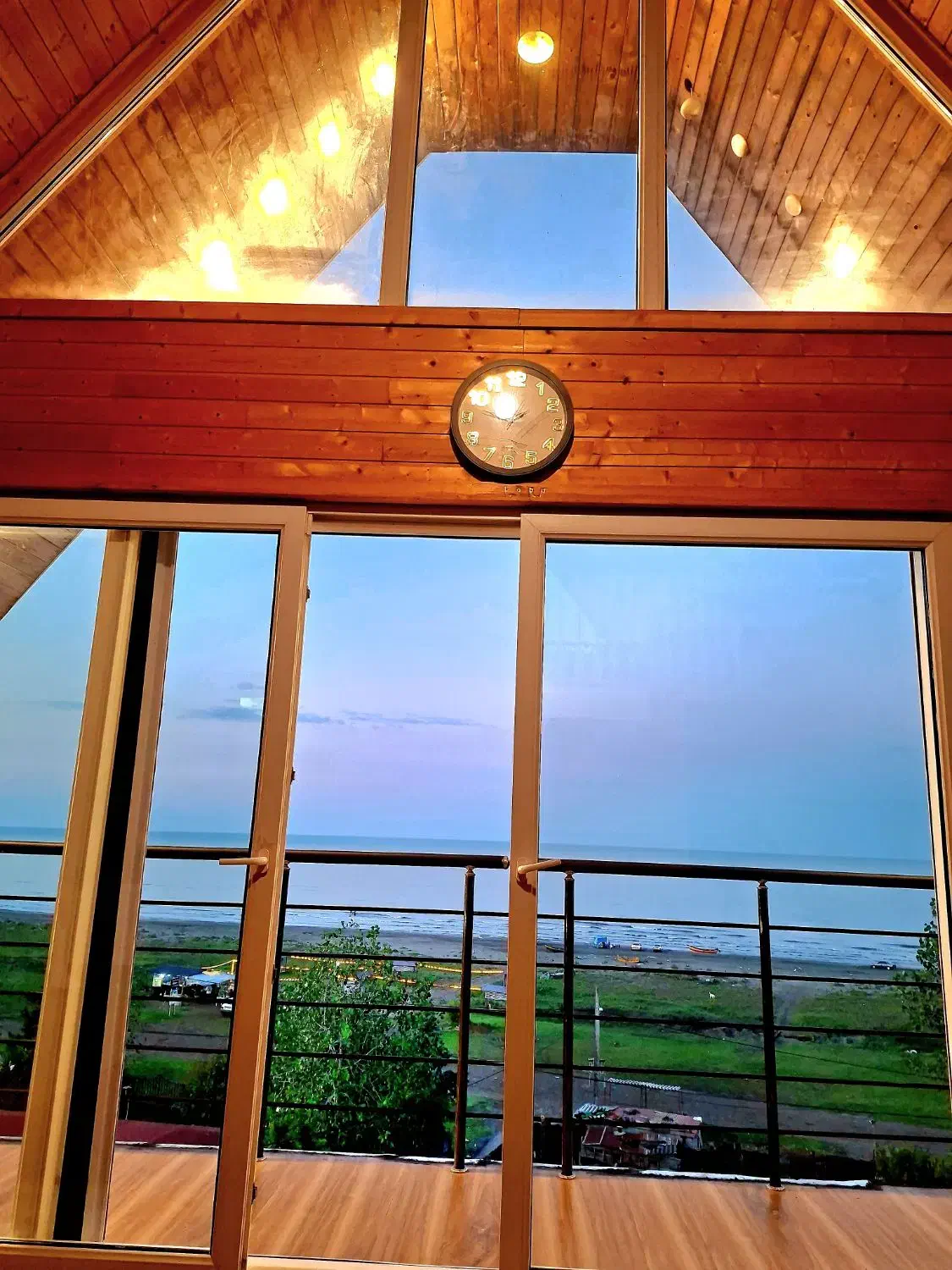 هتل ارتمیا کلبه سویسی آف لحظه ای۱/۴۰۰تومان|اجارهٔ کوتاه‌مدت آپارتمان و سوئیت|رضوانشهر, |دیوار