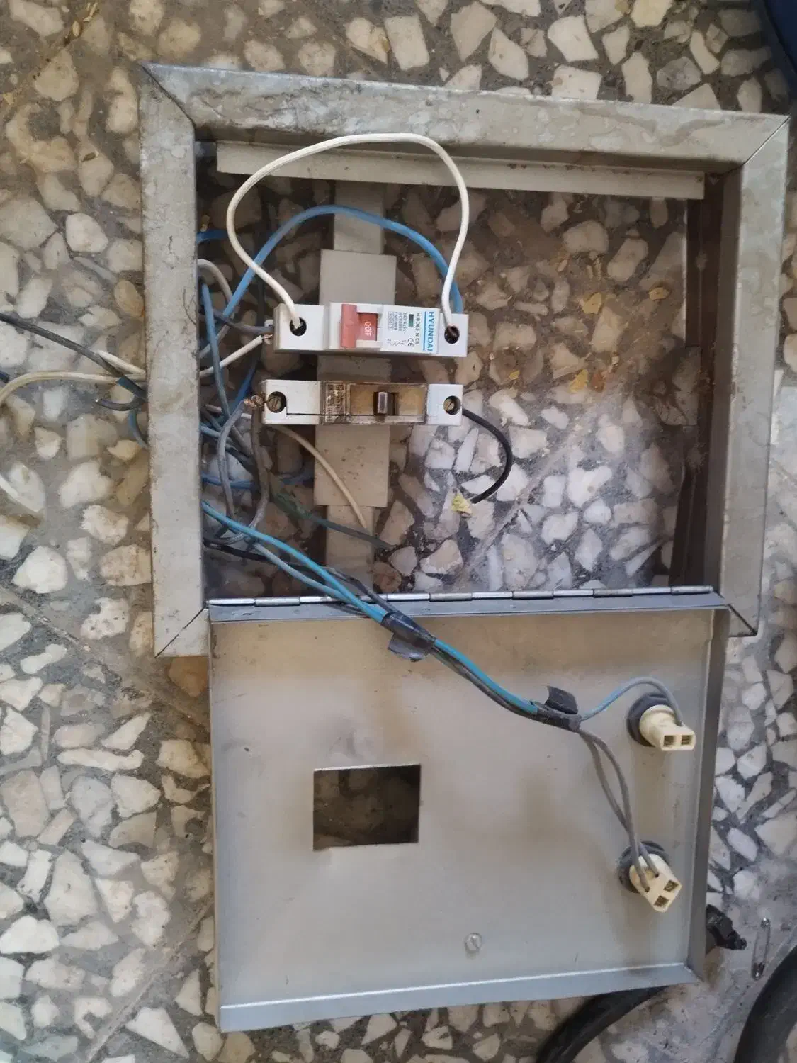 جعبه فیوز،فیوز،کنتاتور.دو شاخ پریز|سایر لوازم برقی|کرمان, |دیوار