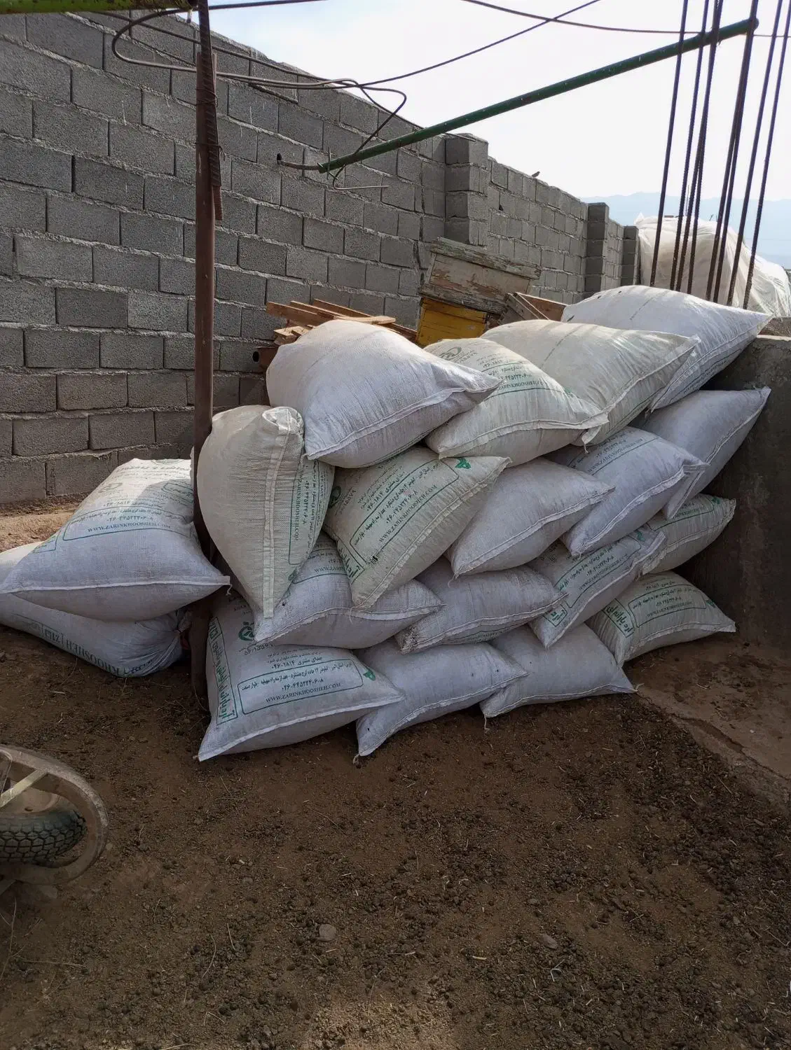 کود گوسفندی درجه یک کاملا خشک|خدمات باغبانی و درختکاری|طالقان, |دیوار