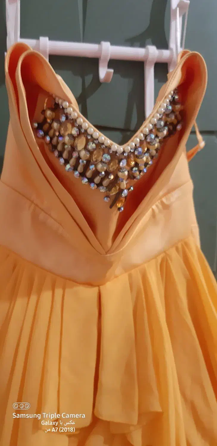 لباس دکولته مجلسی دنباله دار|لباس|لاهیجان, مهرگان|دیوار
