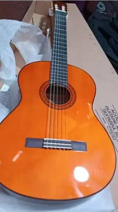 گیتار کلاسیک یاماها سی هفتاد C70 اصلی|گیتار، بیس، امپلیفایر|قزوین, |دیوار