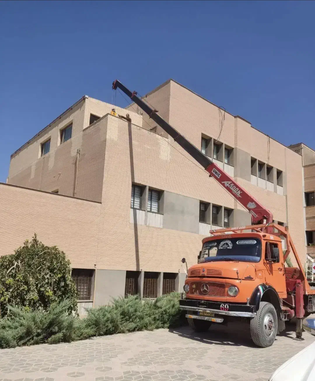 جرثقیل ۵ تن همراه با سبد بالابر ایمنی|خدمات حمل و نقل|نیشابور, هفده شهریور|دیوار