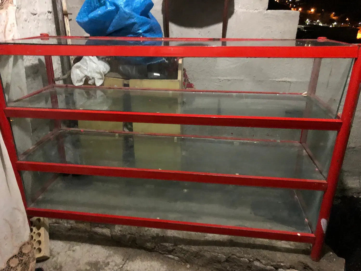 ویترین شیشه ای|فروشگاه و مغازه|گرمی, |دیوار