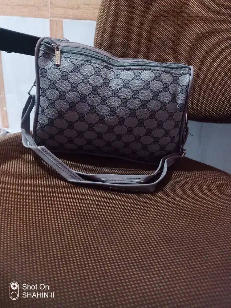 فروش کیف به دلیل تغیر شغل زیر قیمت بازار|کیف، کفش، کمربند|شادگان, |دیوار