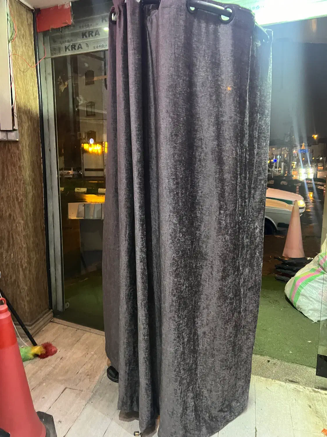 اتاق پرو|فروشگاه و مغازه|رشت, سعدی (تختی)|دیوار