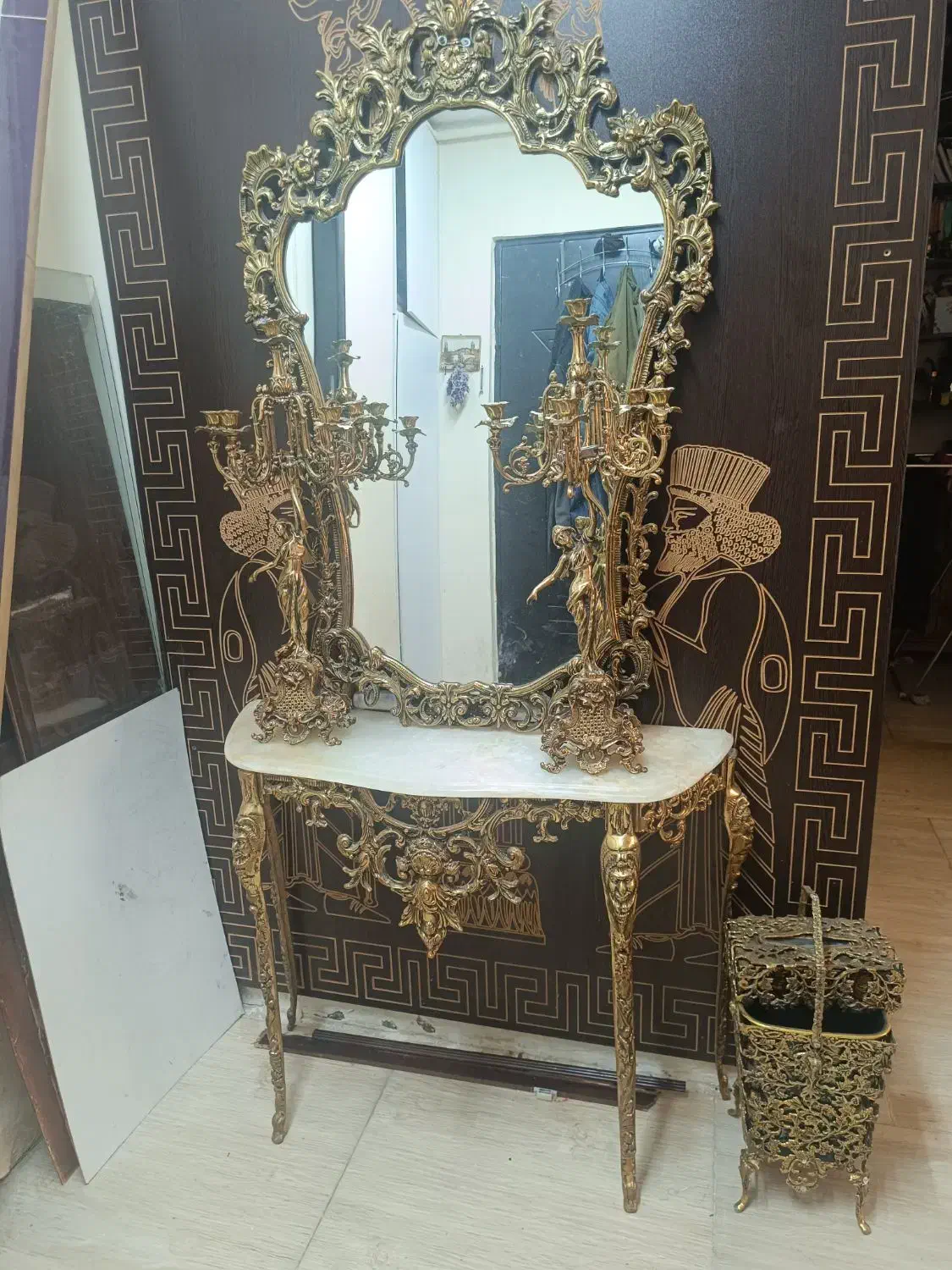 آینه و کنسول برنجی قدیمی و سنگین|آینه|پرند, فاز ۴|دیوار