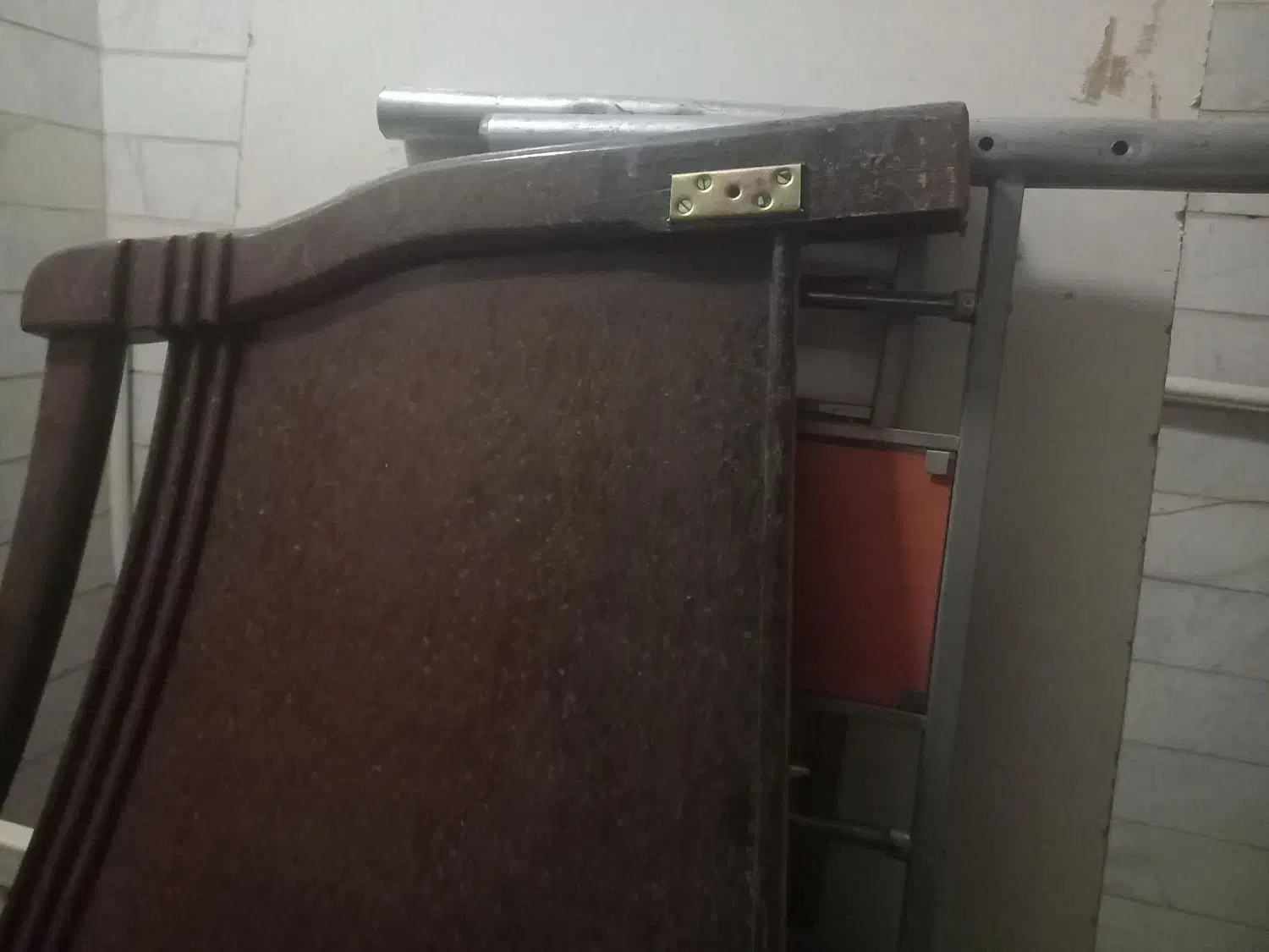 دو عدد تخت دو نفره (آهنی و چوبی)|تخت و سرویس خواب|ورامین, ورامین|دیوار