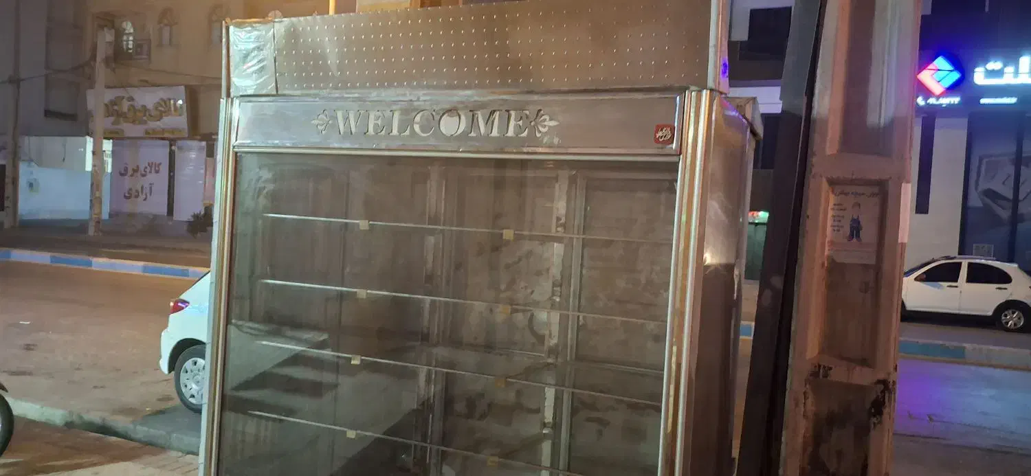 ویترین خیلی جا دار|بوفه، ویترین، کنسول|بوشهر, |دیوار