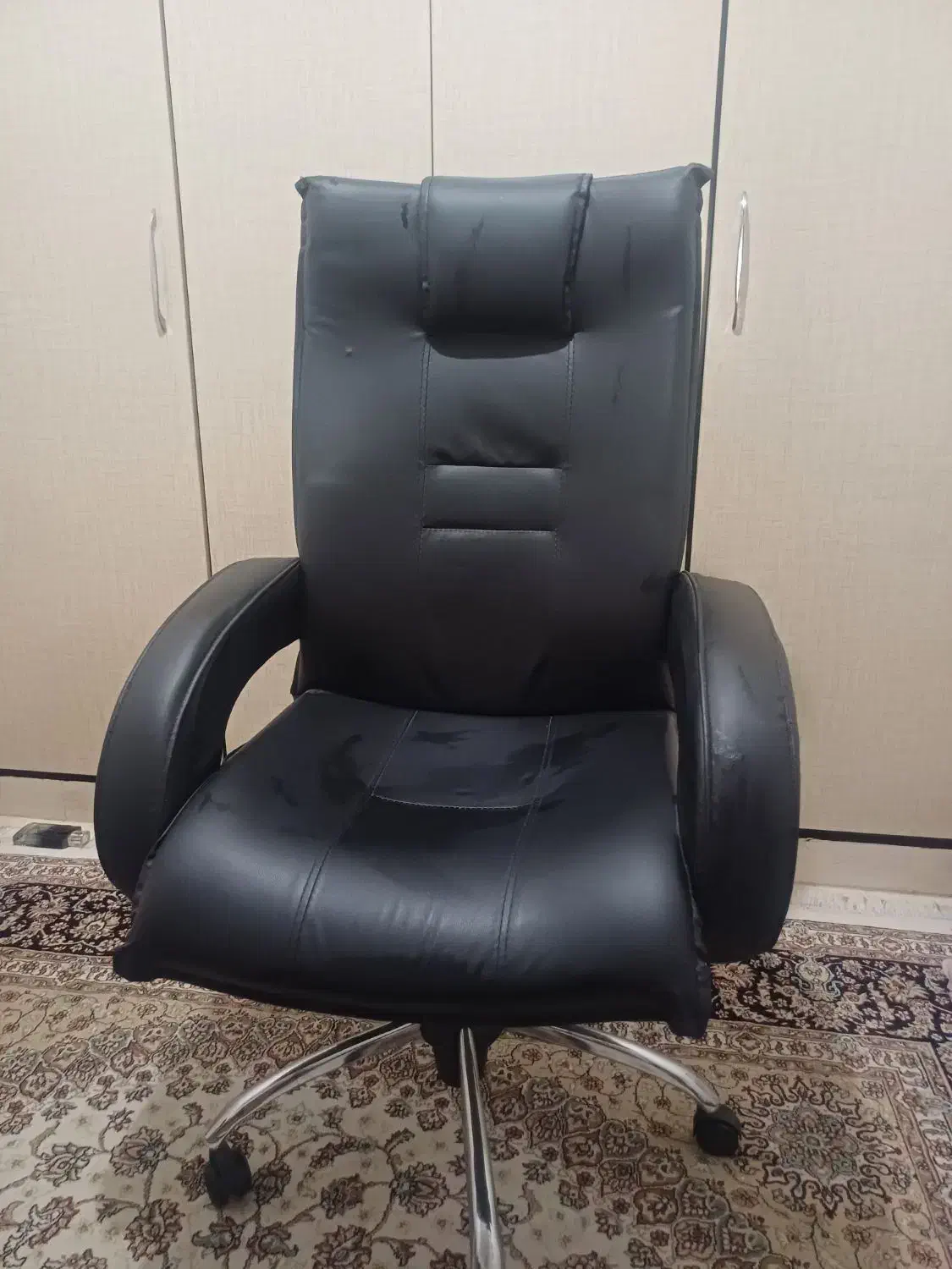 صندلی چرخ دار|صندلی و نیمکت|بهارستان, |دیوار