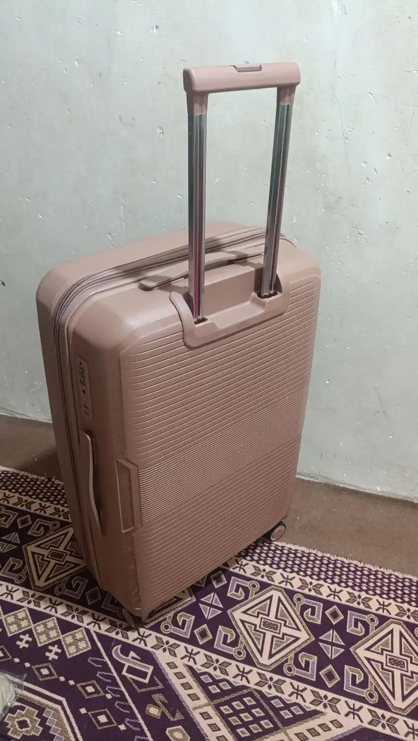 چمدان سایز متوسط|کیف، کفش، کمربند|بندرعباس, |دیوار