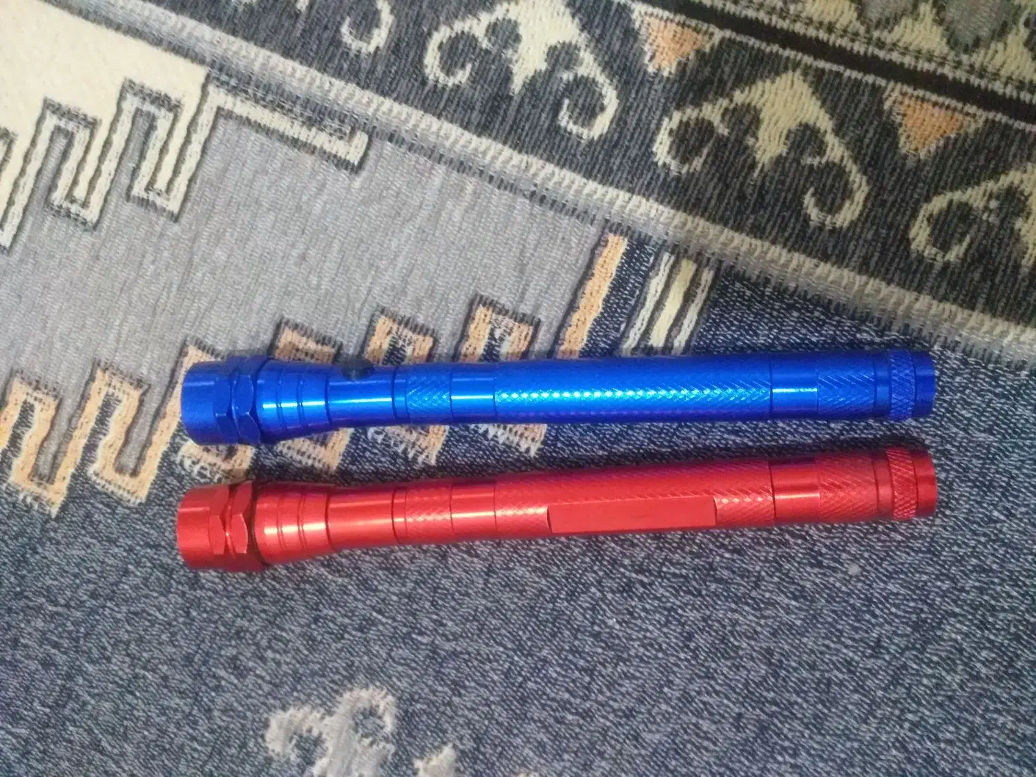 چراغ قوه|لامپ و چراغ|ری, علایین|دیوار