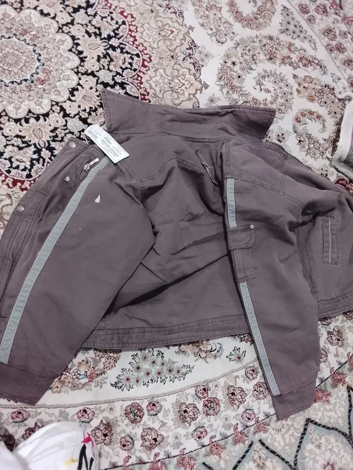 لباس|لباس|رباط‌کریم, الارد|دیوار