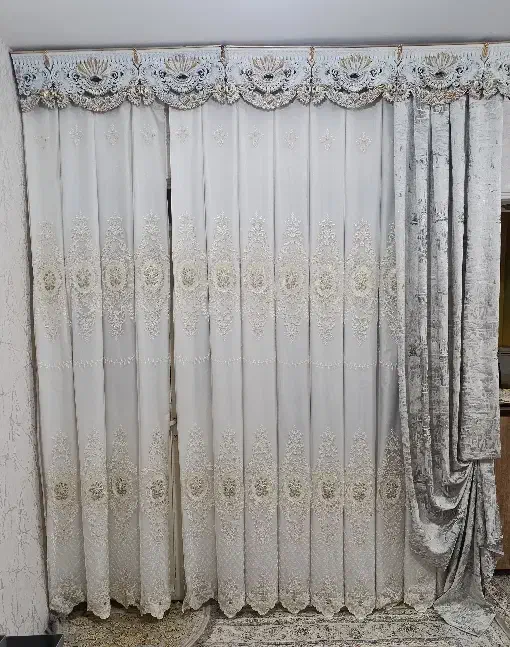 پرده پزیرایی|پرده، رانر، رومیزی|اقبالیه, |دیوار