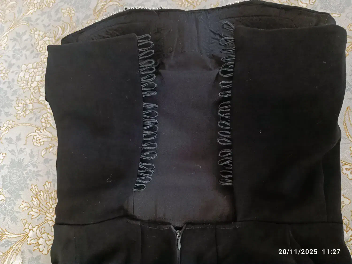 لباس مجلسی|لباس|تربت‌حیدریه, سیلوی گندم|دیوار