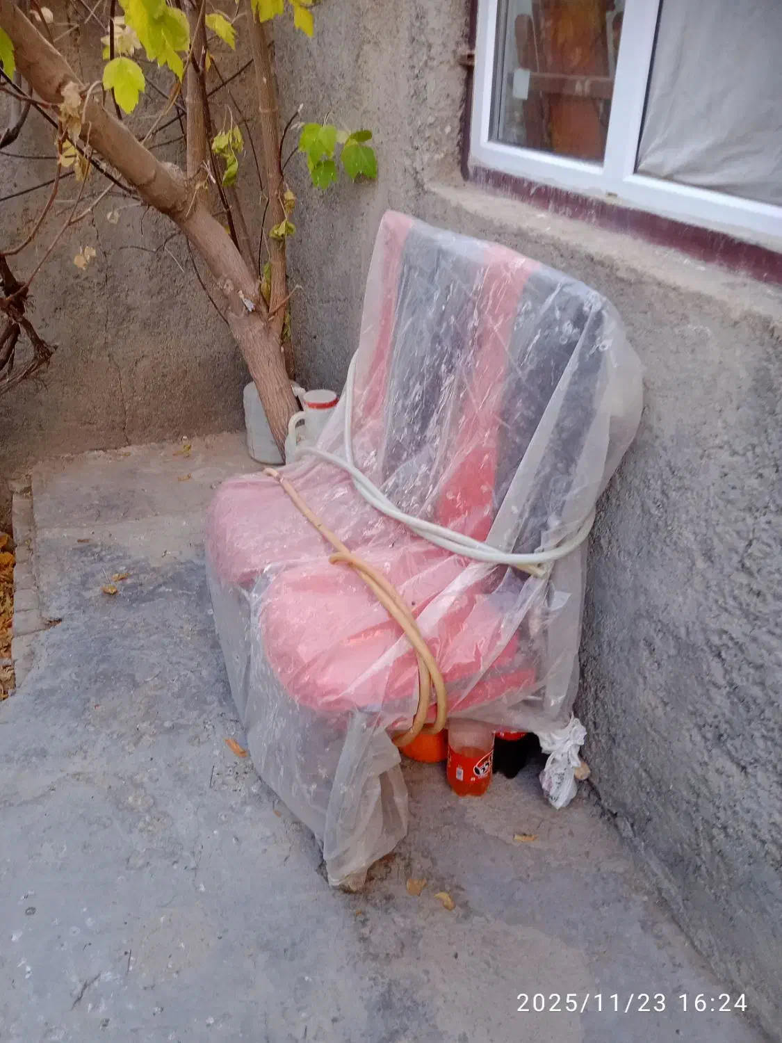 فروش دو عدد دوچرخه ۱۶ویک میزو صندلی غذاخوری ۴نفره|دوچرخه، اسکیت، اسکوتر|قروه, |دیوار