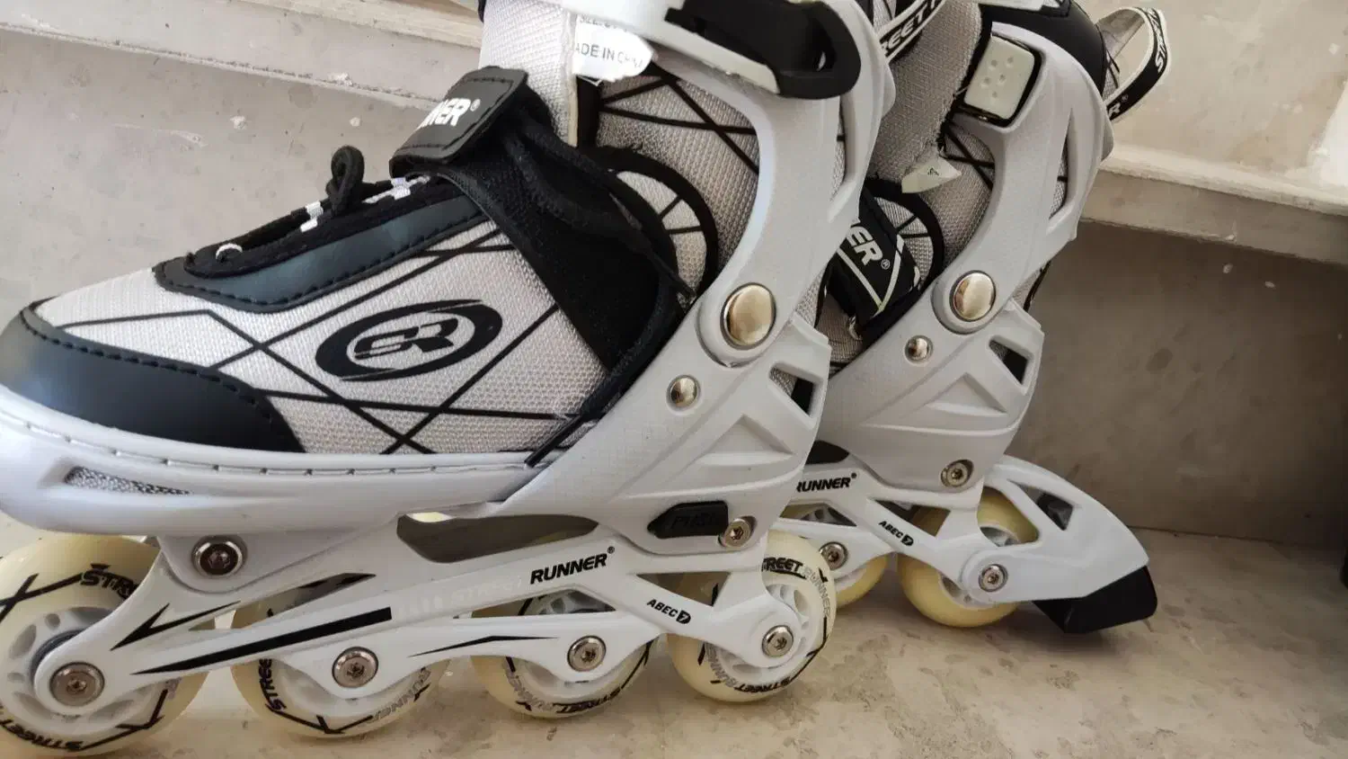 اسکیت کودک .|دوچرخه، اسکیت، اسکوتر|آبیک, |دیوار