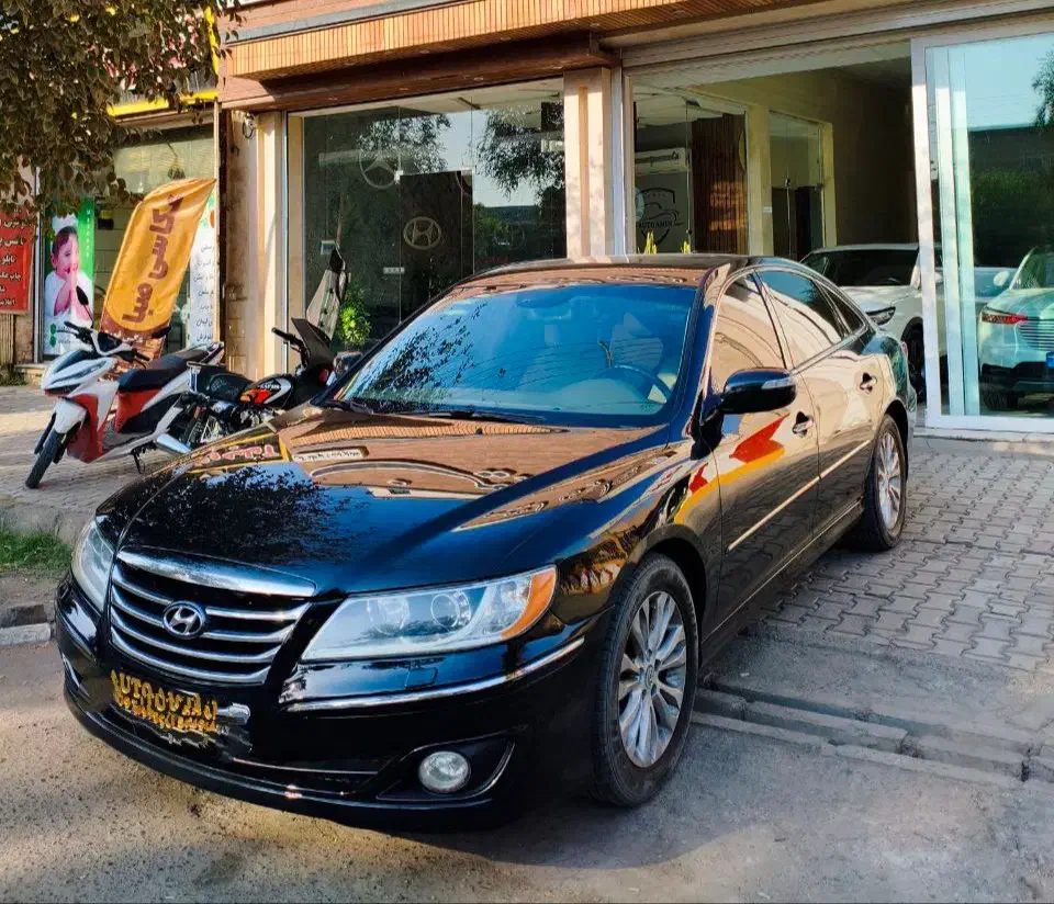 آزرا کالیفرنیا|خودرو سواری و وانت|کاشان, پشت شهربانی|دیوار