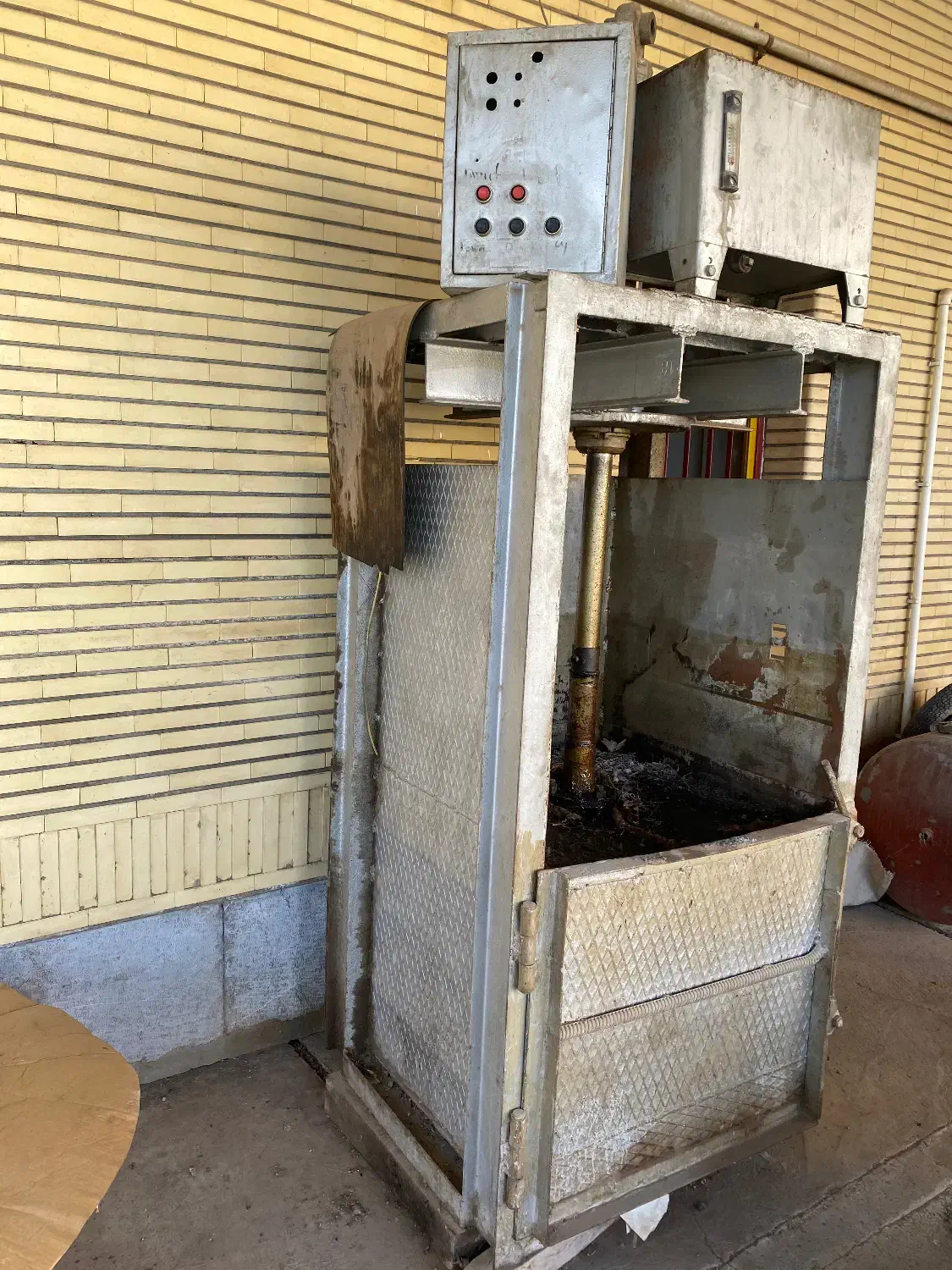 دستگاه پرس ضایعات کاغذ|ماشین‌آلات صنعتی|ایواوغلی, |دیوار