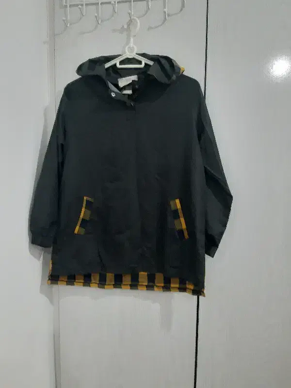 کاپشن|لباس|کردکوی, |دیوار