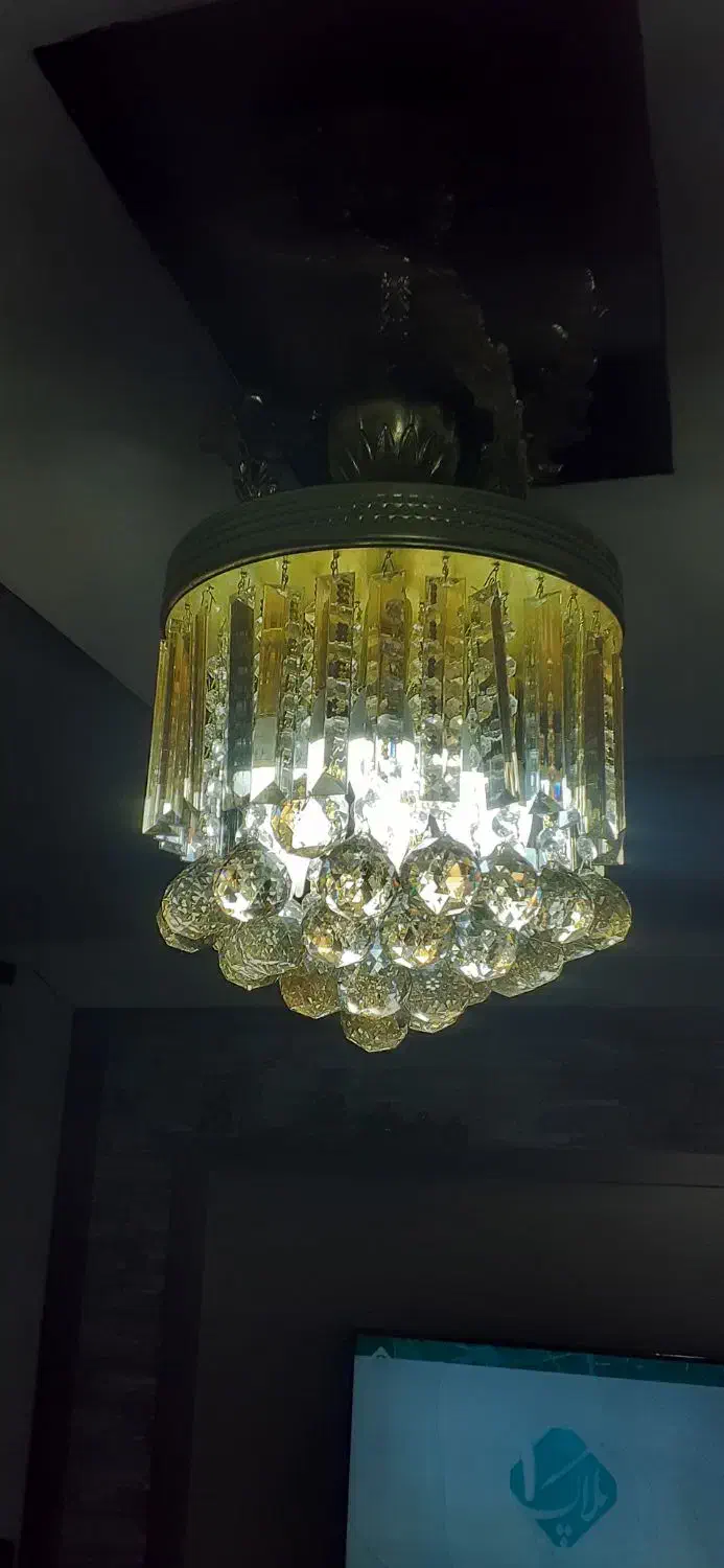 لوستر زیبا و جمع و جور با لامپ کم مصرف|لوستر و چراغ آویز|اصفهان, برزان|دیوار