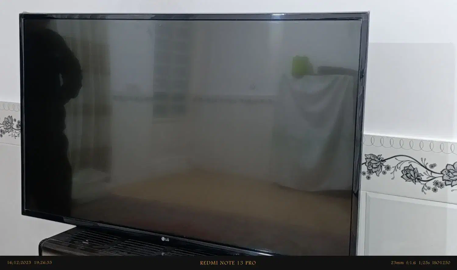 LED43اینچ|تلویزیون و پروژکتور|سیرجان, |دیوار